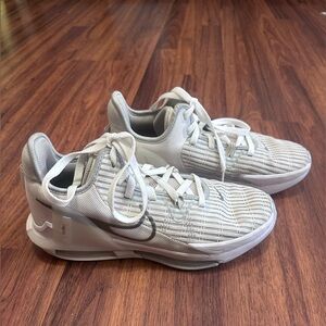 Nike White/Silver LeBron Witness 6 Summit White Metallic Pewter - Size 8